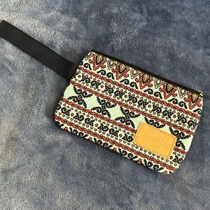 Kemy’s Tapestry Wristlet Pouch – Like New